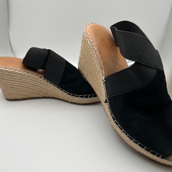 Shoes- Women Gentle Souls by Kenneth Cole Women's Shoe Colleen Black Suede Wedge - Picture 5 of 17